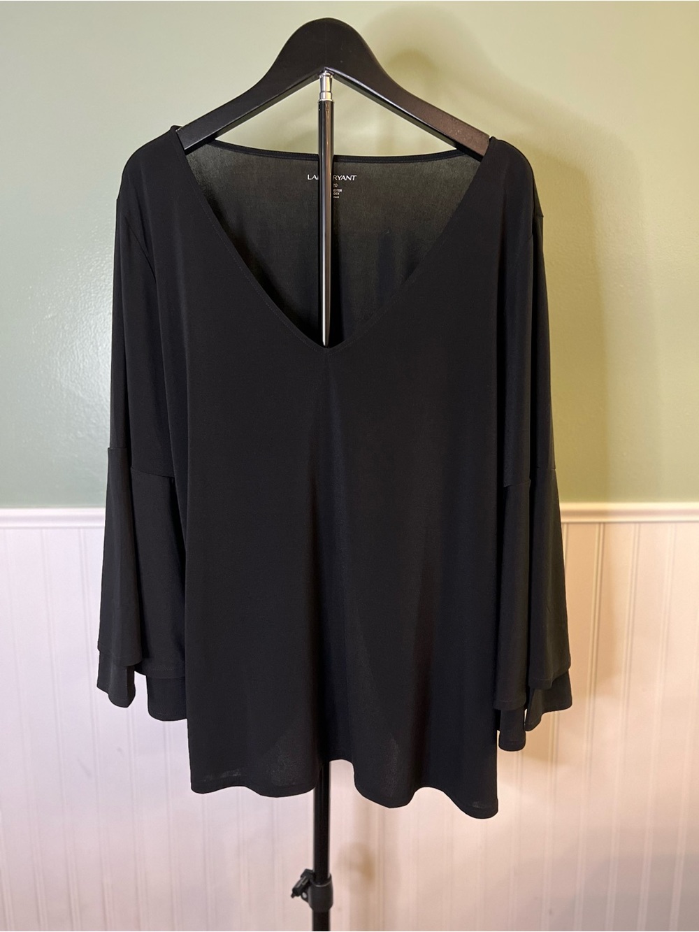EUC- Lane Bryant Black V-Neck Double Bell Sleeve Tunic. Size 18/20